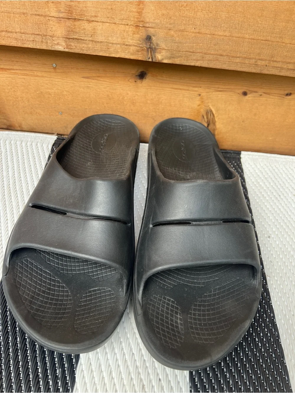 Men's Black Oofos Recovery Slide Sandals - Comfortable Everyday Slip-Ons